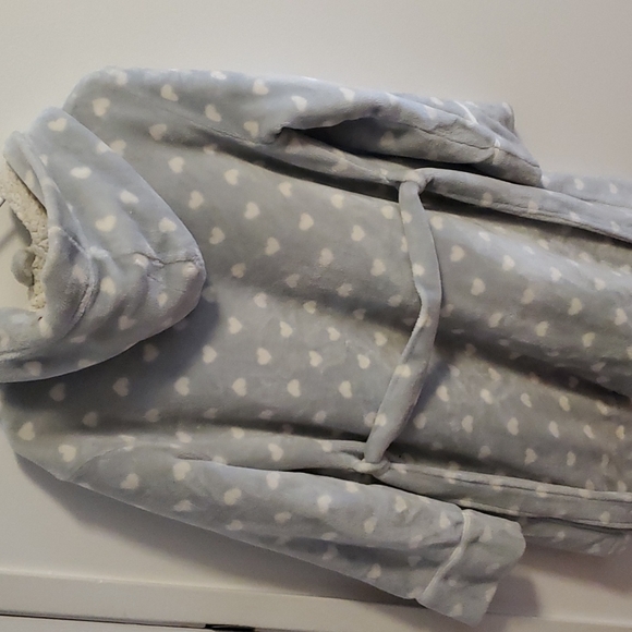 Miiyu Small fuzzy Bath Robe - Picture 4 of 4